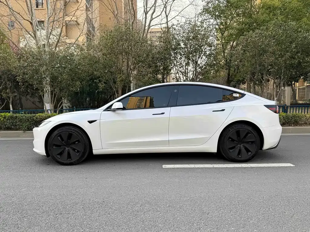 Tesla Model 3 — фото 5