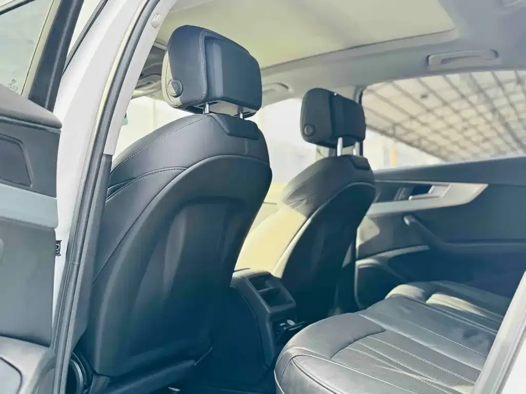 Audi A4L 2021 из CN, фото 8