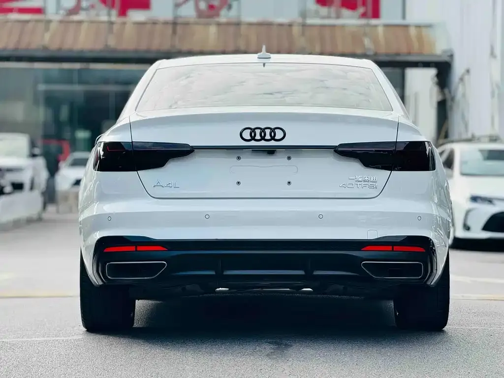 Audi A4L 2021 из CN, фото 4