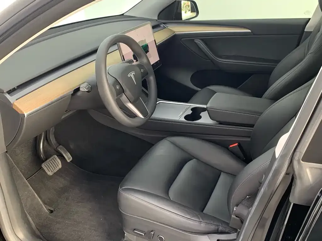 Tesla Model Y — фото 3