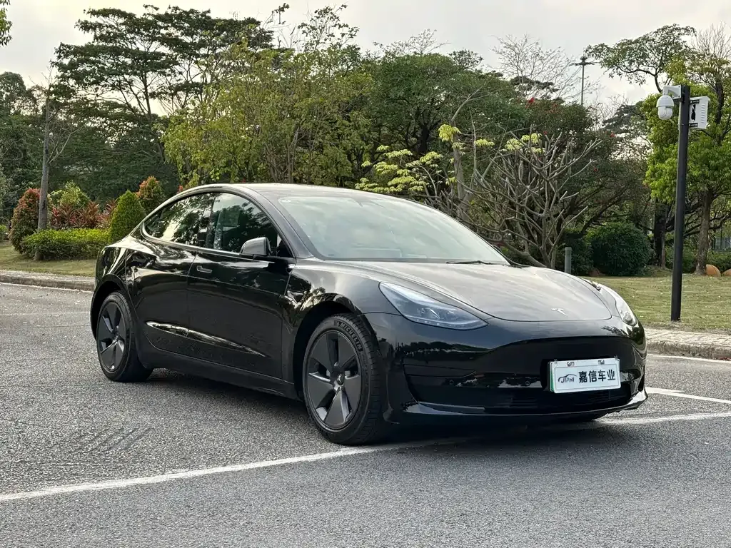 Tesla Model 3 — фото 9