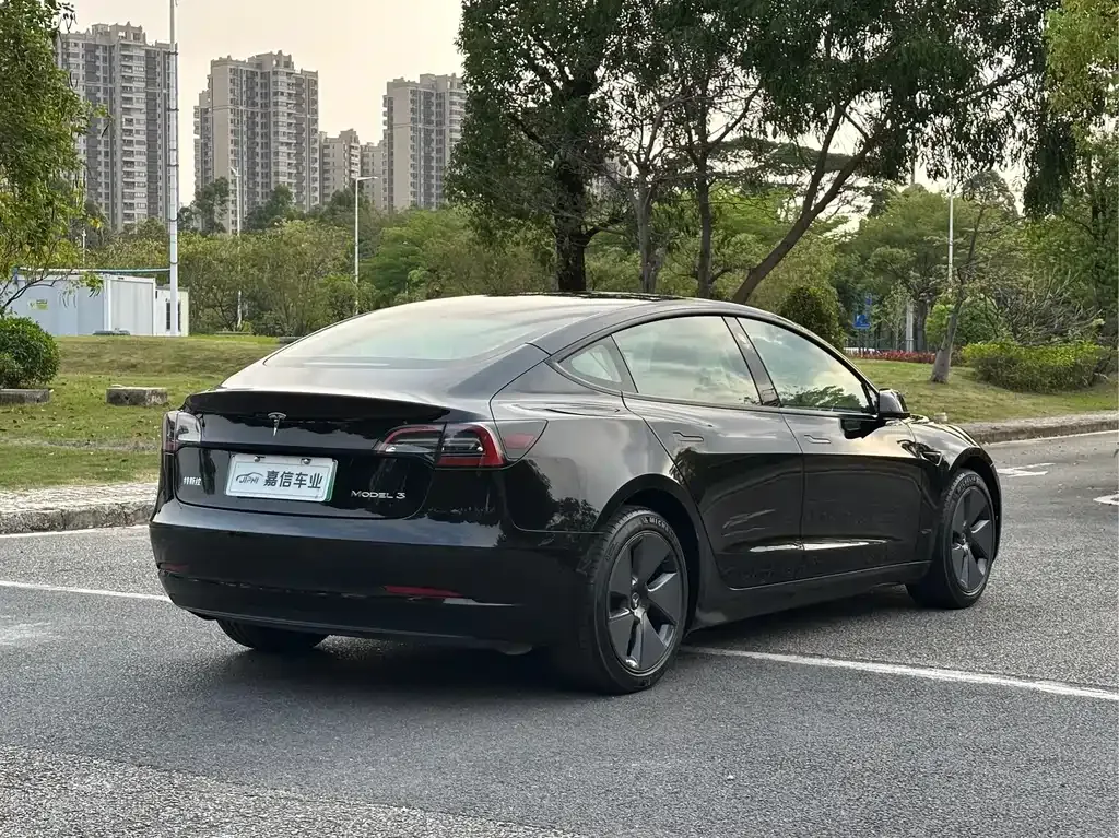 Tesla Model 3 — фото 10
