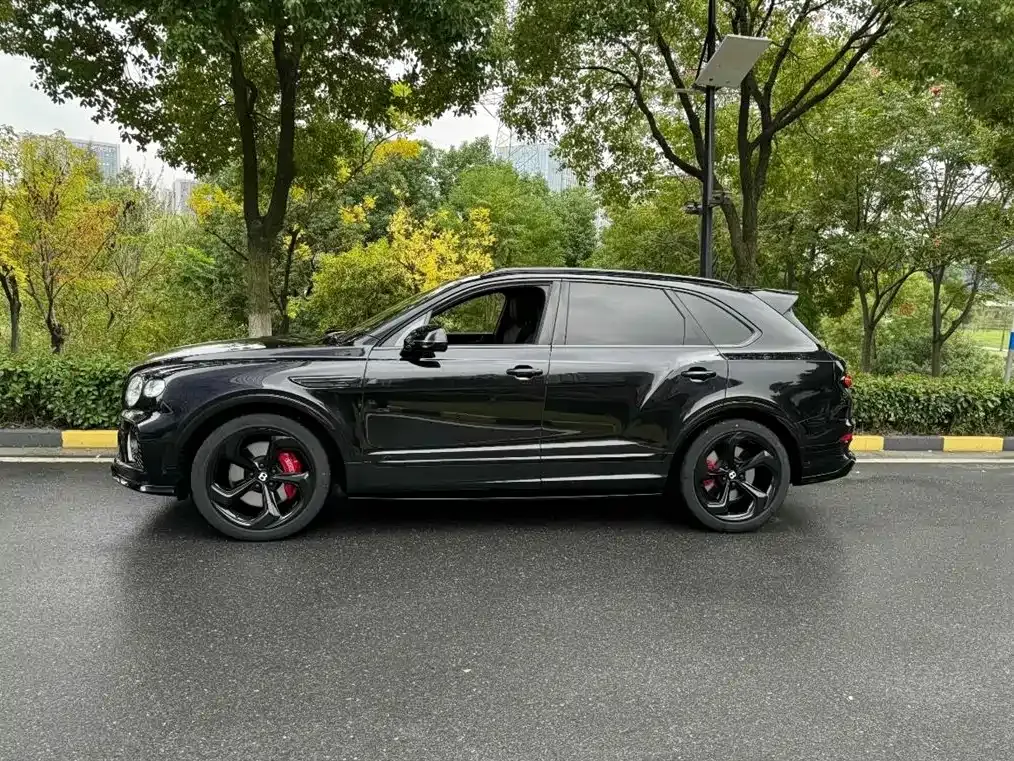 Bentley Bentayga 2022 из CN, фото 8