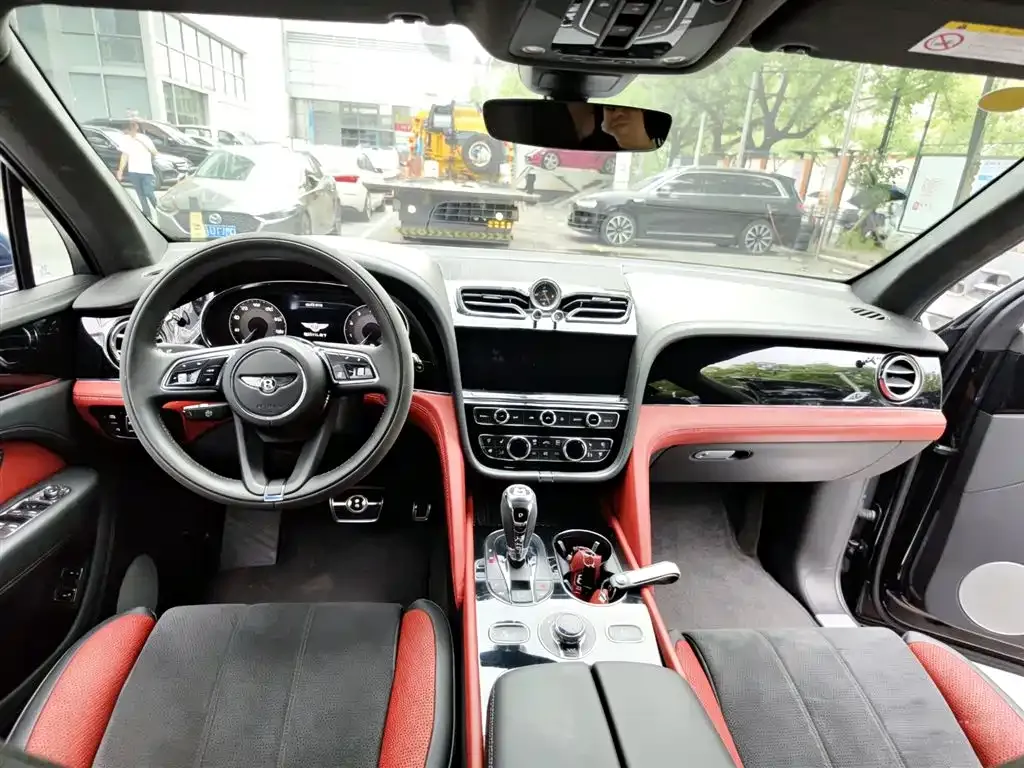 Bentley Bentayga 2022 из CN, фото 7