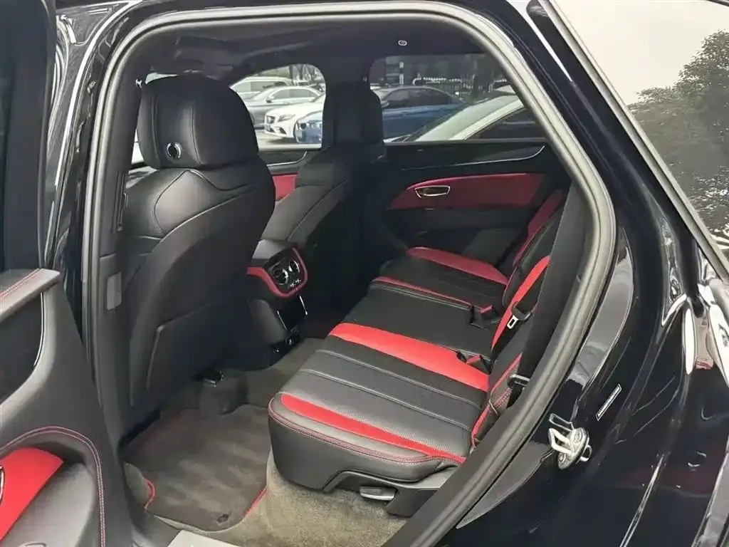 Bentley Bentayga 2022 из CN, фото 3