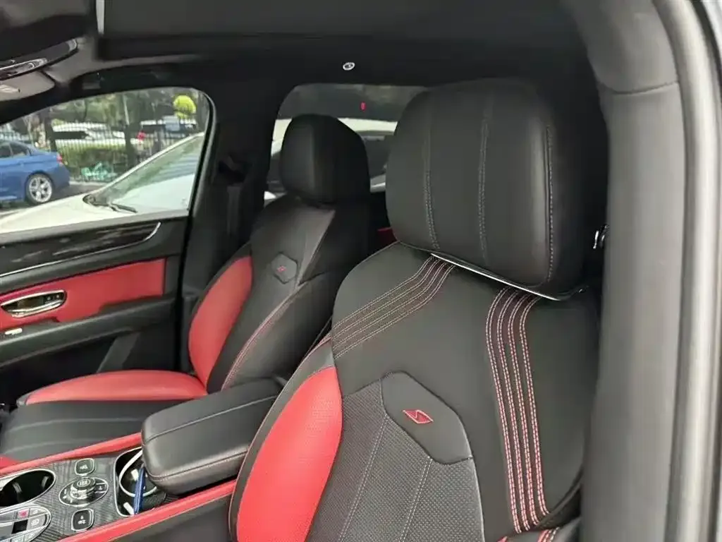 Bentley Bentayga 2022 из CN, фото 2