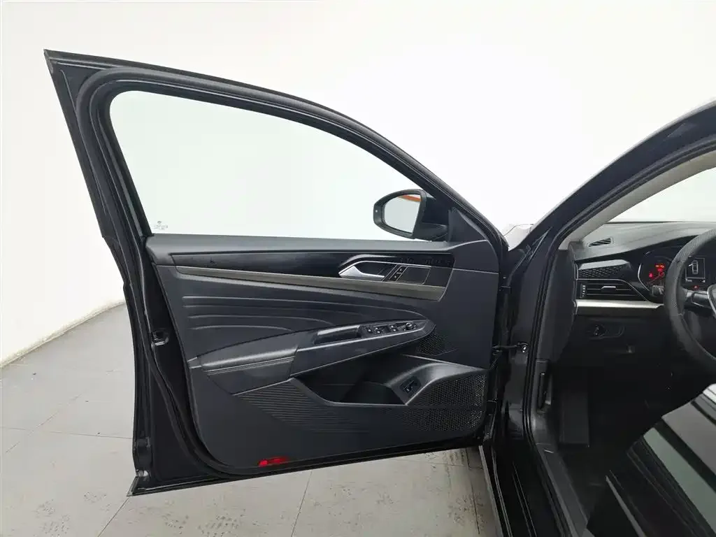 Volkswagen Passat 2021 из CN, фото 10