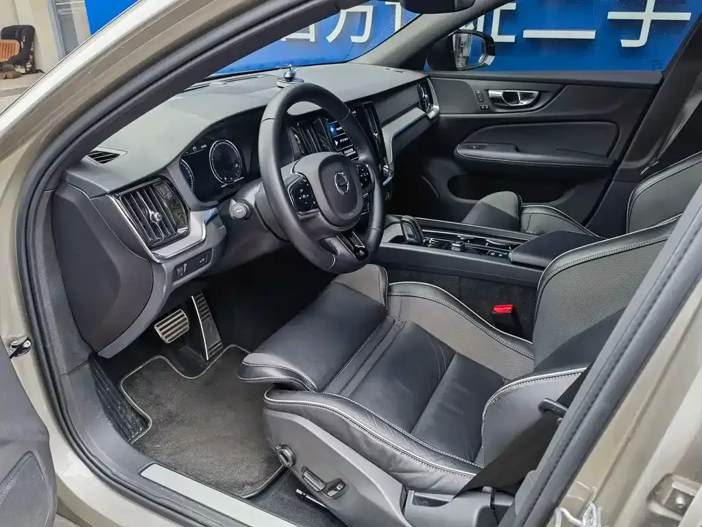 Volvo S60 2021 из CN, фото 4
