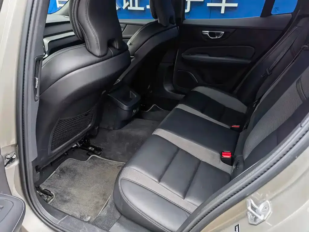 Volvo S60 2021 из CN, фото 8