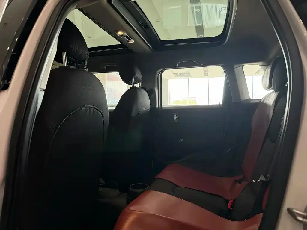 MINI Cooper (3-door) 2023 из CN, фото 2