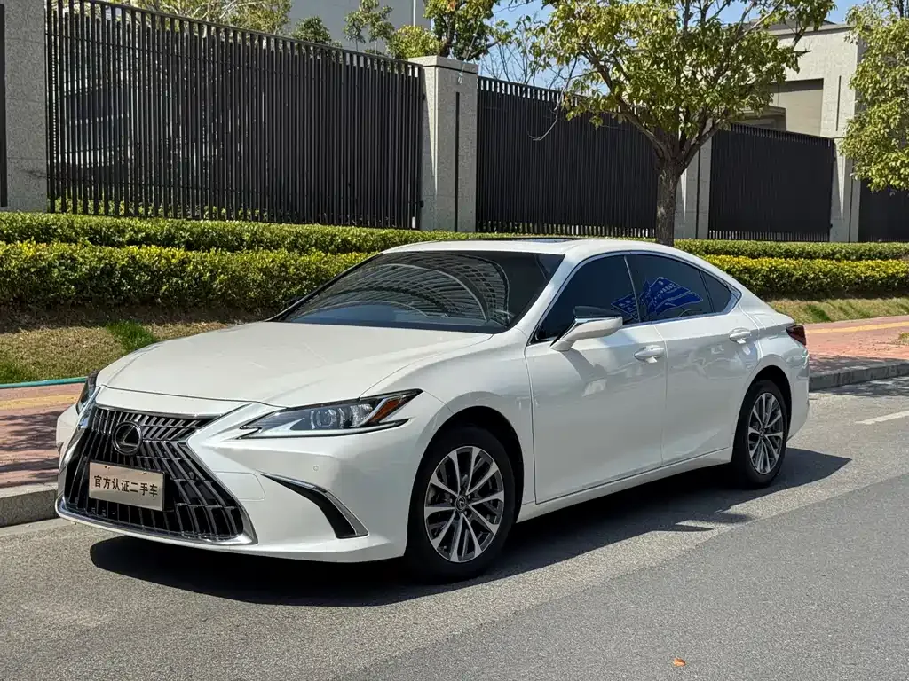 Lexus ES — фото 1
