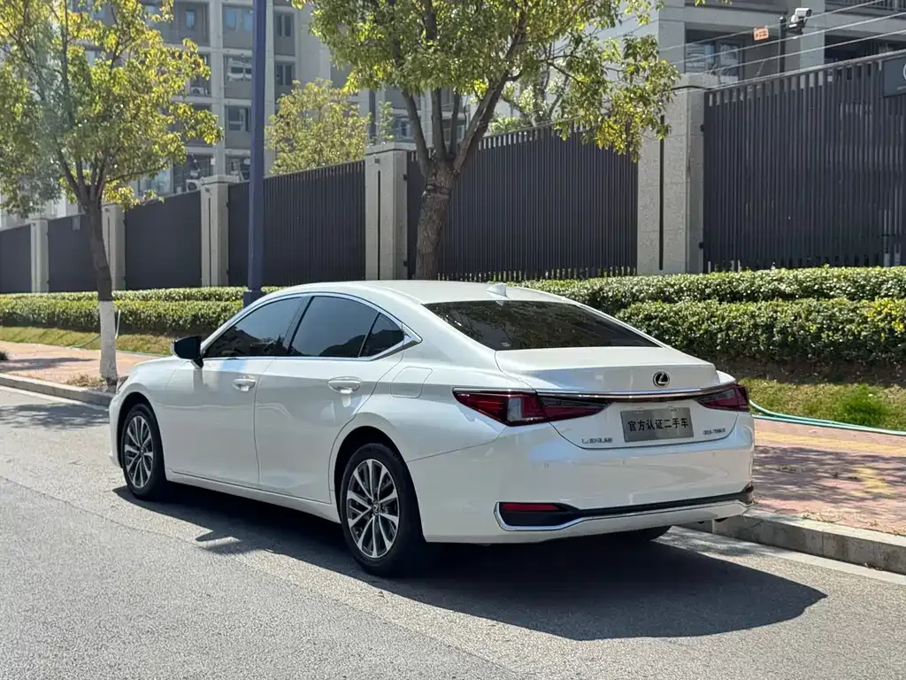 Lexus ES — фото 8