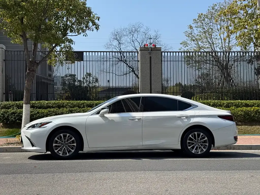 Lexus ES — фото 6