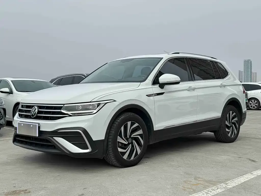 Volkswagen Tiguan L 2023 из CN, фото 1