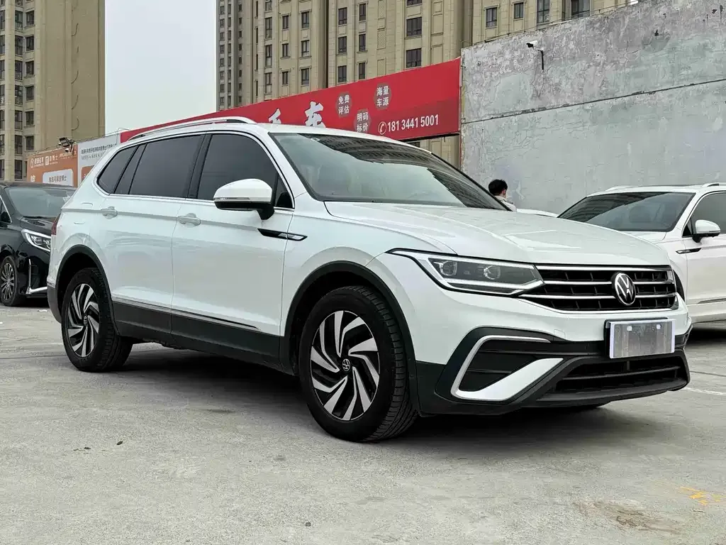 Volkswagen Tiguan L 2023 из CN, фото 10