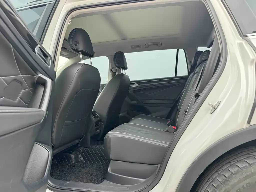 Volkswagen Tiguan L 2023 из CN, фото 2