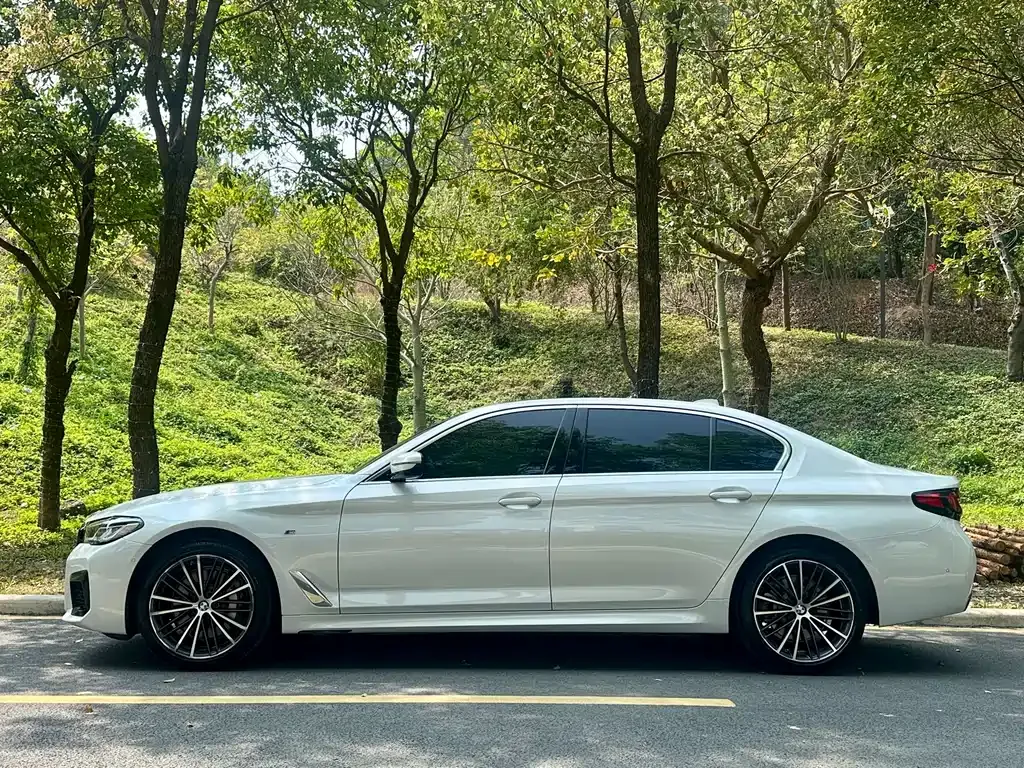 BMW 5 Series — фото 10