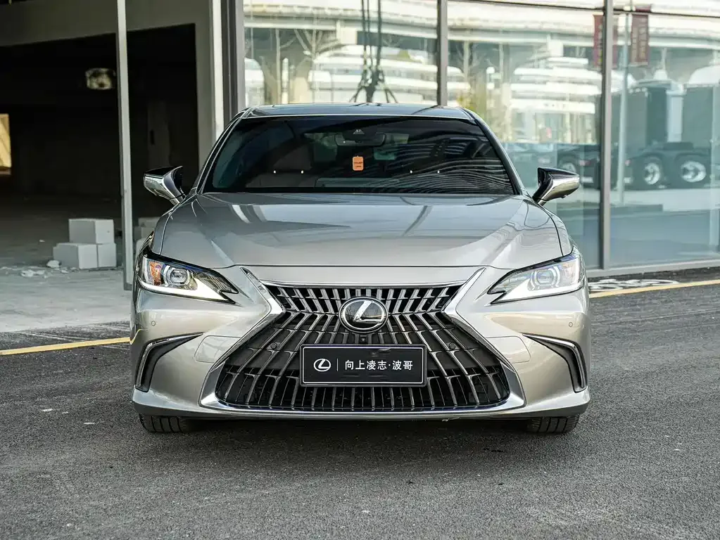 Lexus ES — фото 10
