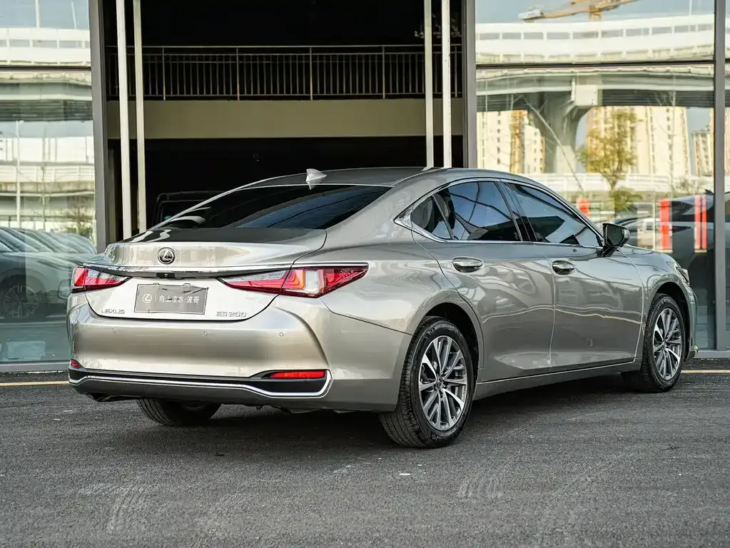 Lexus ES — фото 7