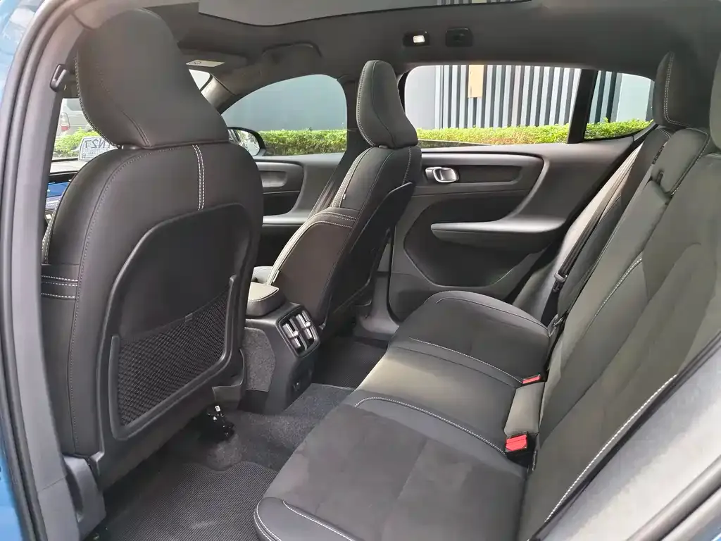 Volvo C40 2023 из CN, фото 3