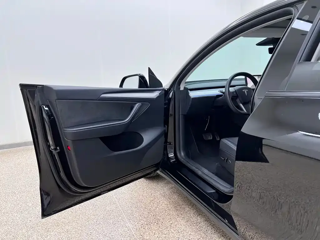 Tesla Model Y 2023 из CN, фото 3