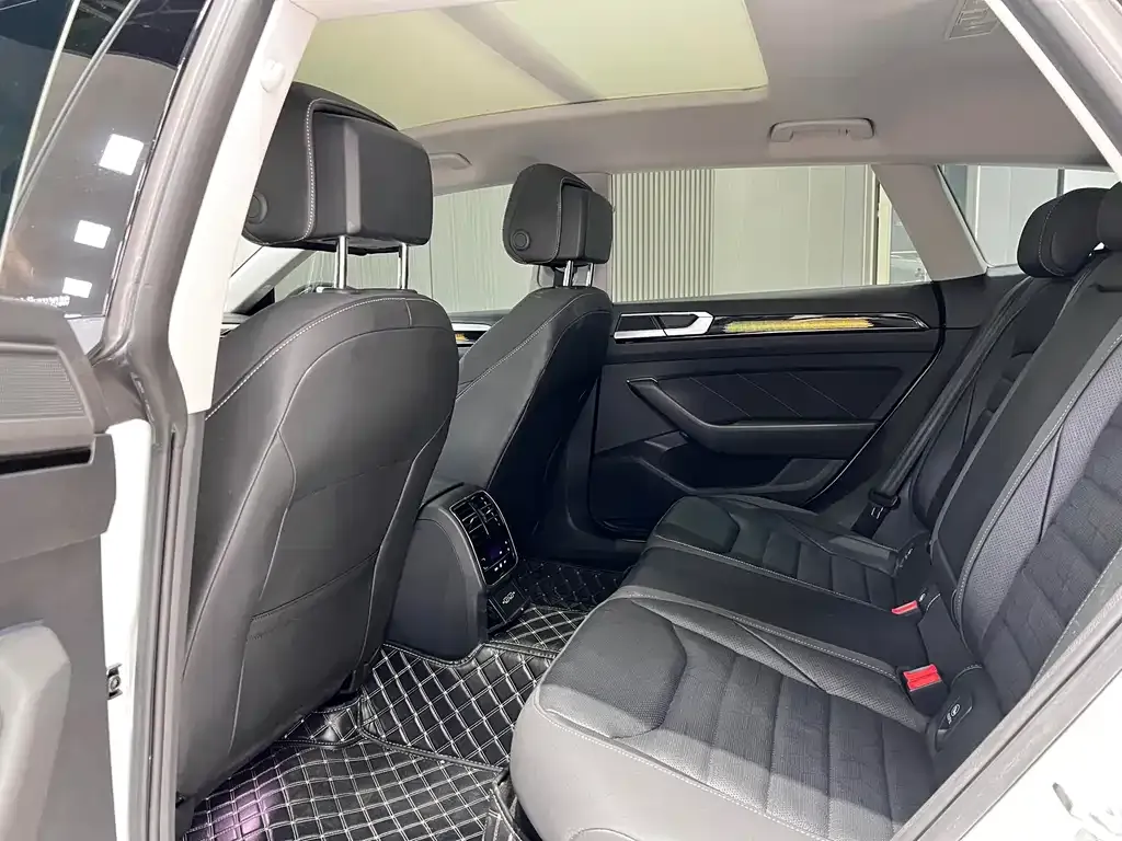 Volkswagen CC 2024 из CN, фото 2