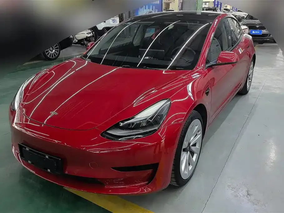 Tesla Model 3 — фото 1