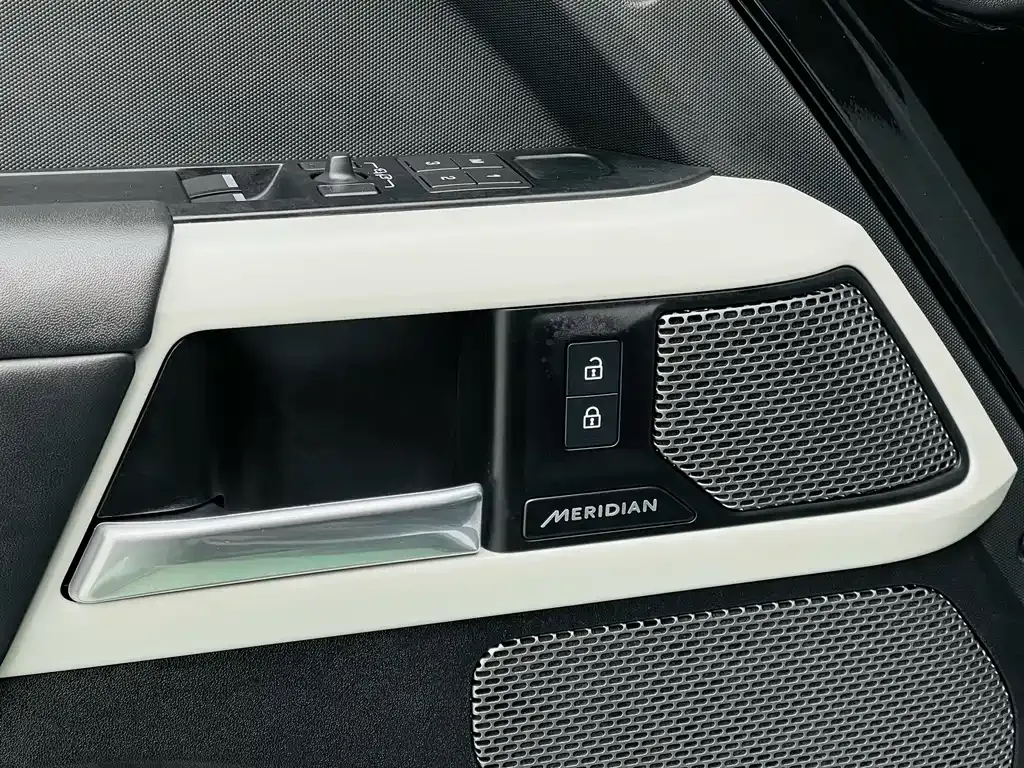 Land Rover Defender 2023 из CN, фото 10