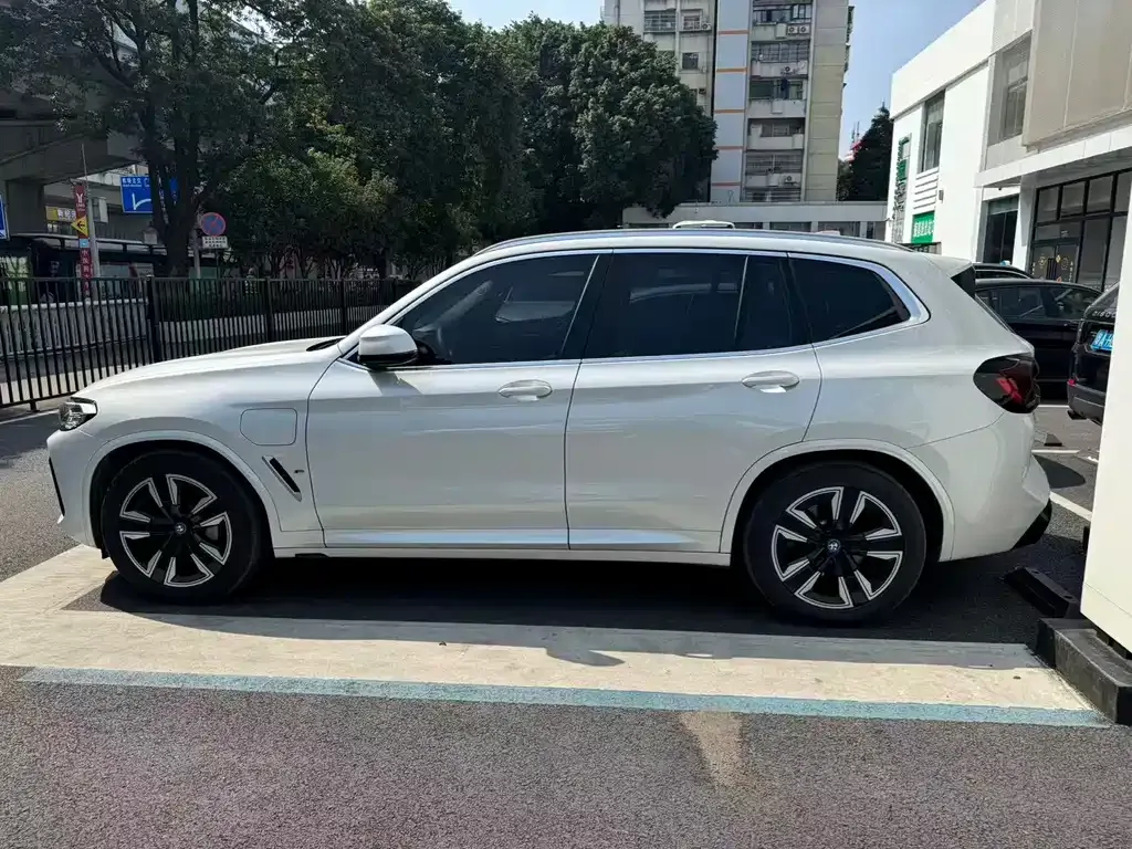 BMW iX3 2024 из CN, фото 7