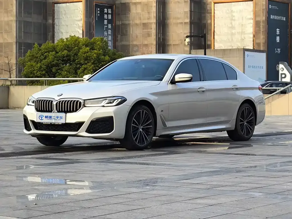 BMW 5 Series — фото 1