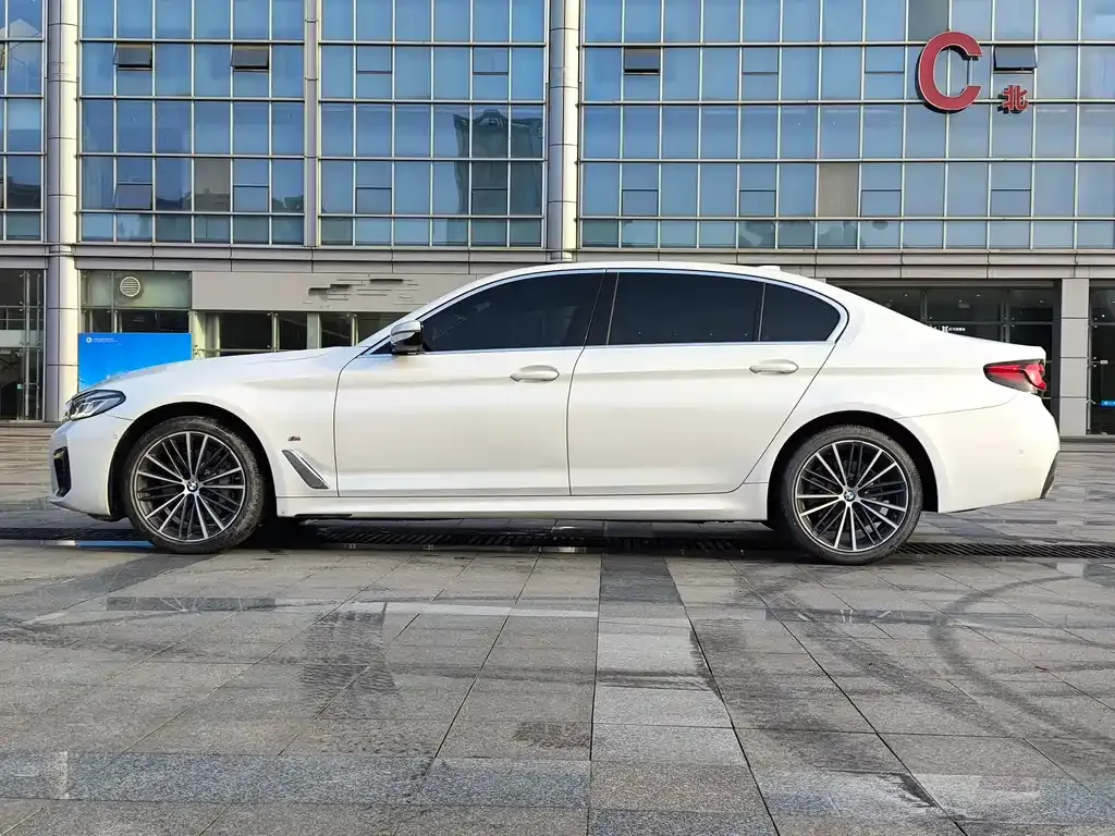 BMW 5 Series — фото 10
