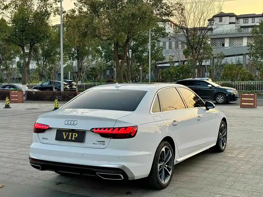Audi A4L 2024 из CN, фото 10