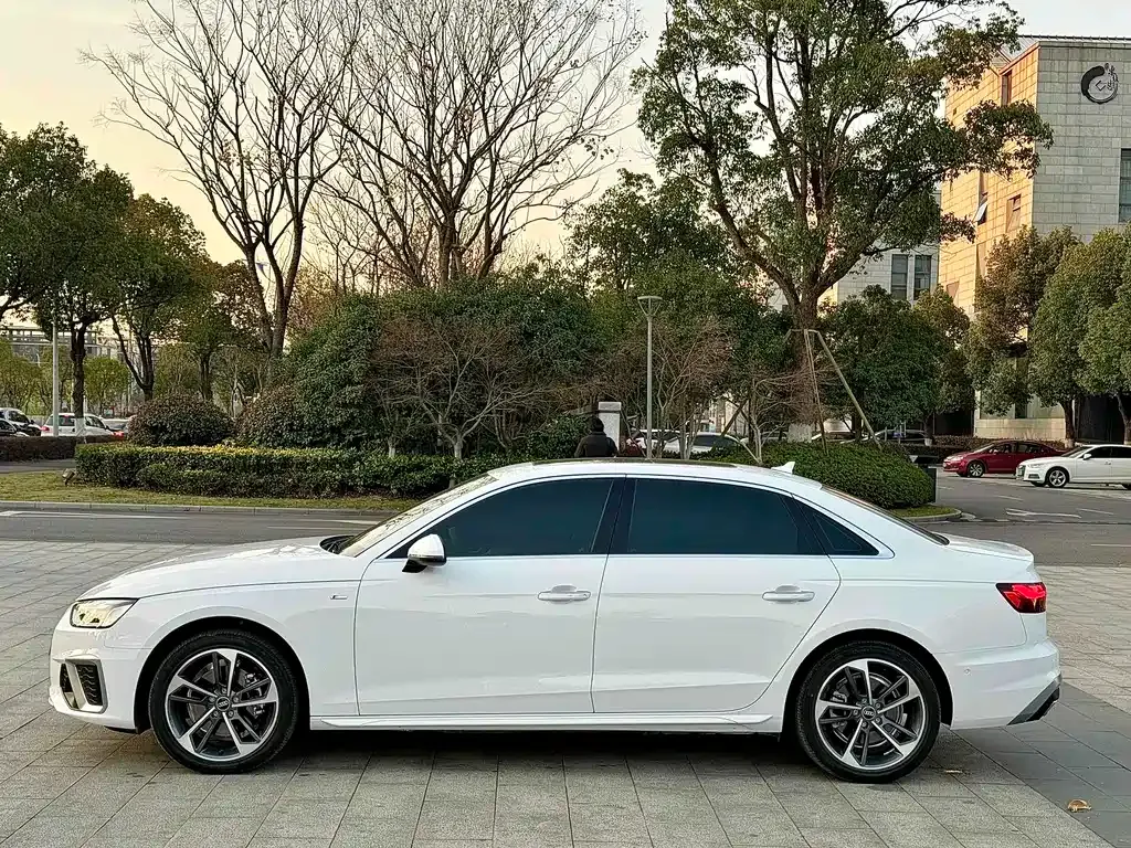 Audi A4L 2024 из CN, фото 7