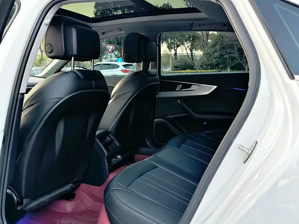 Audi A4L 2024 из CN, фото 3