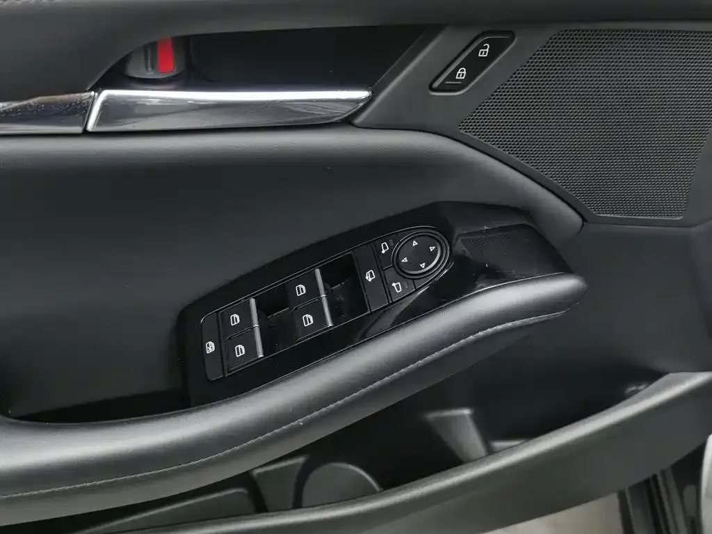 Mazda 3 Axela 2023 из CN, фото 10