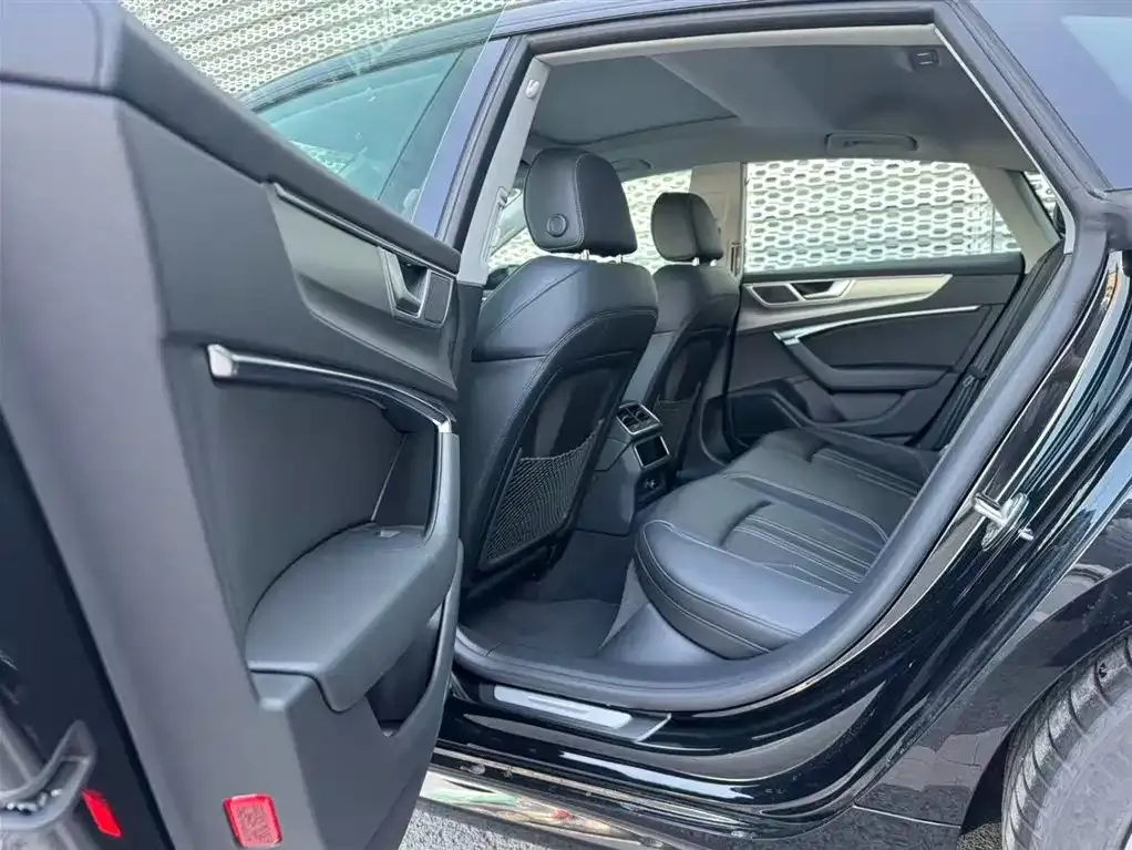 Audi A7 2024 из CN, фото 8