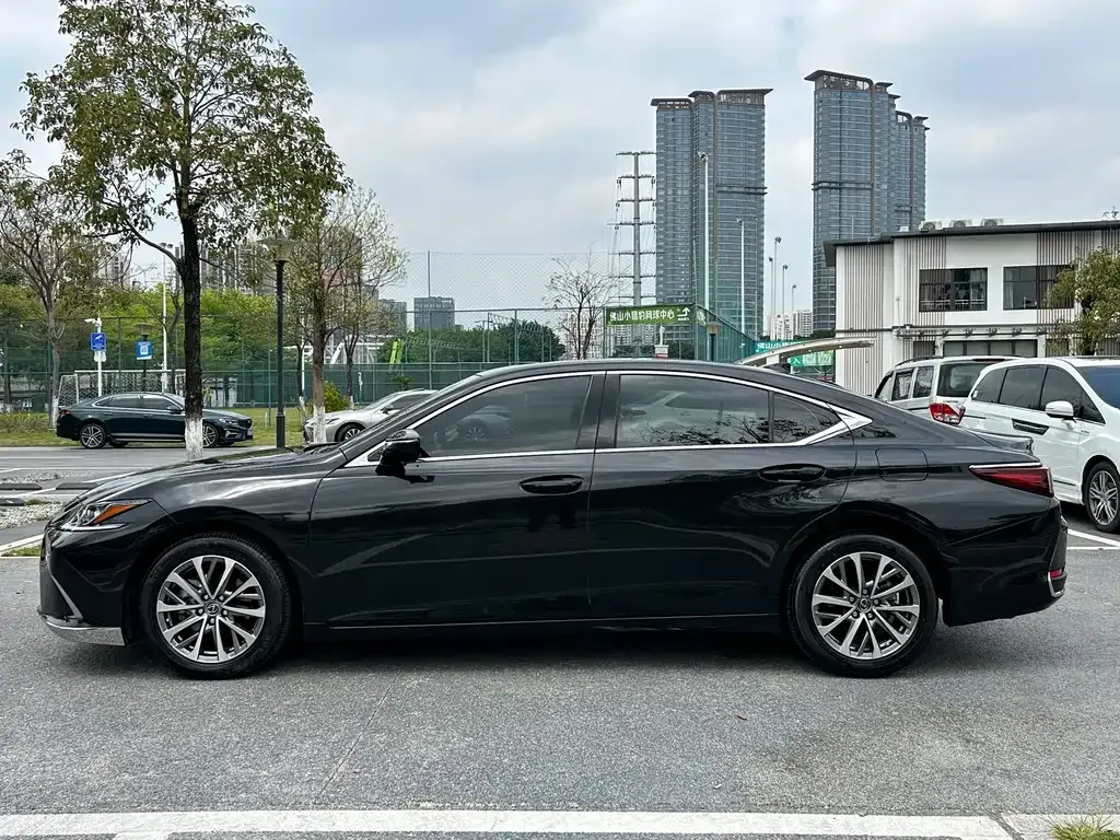 Lexus ES 2023 из CN, фото 4