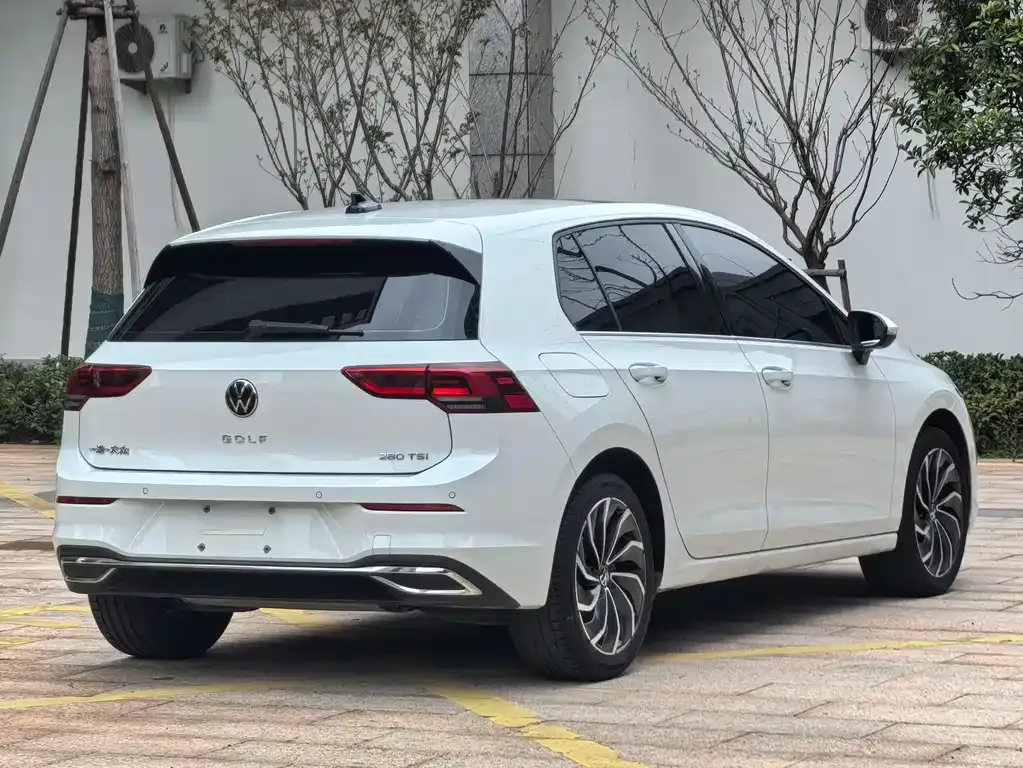 Volkswagen Golf 2023 из CN, фото 10