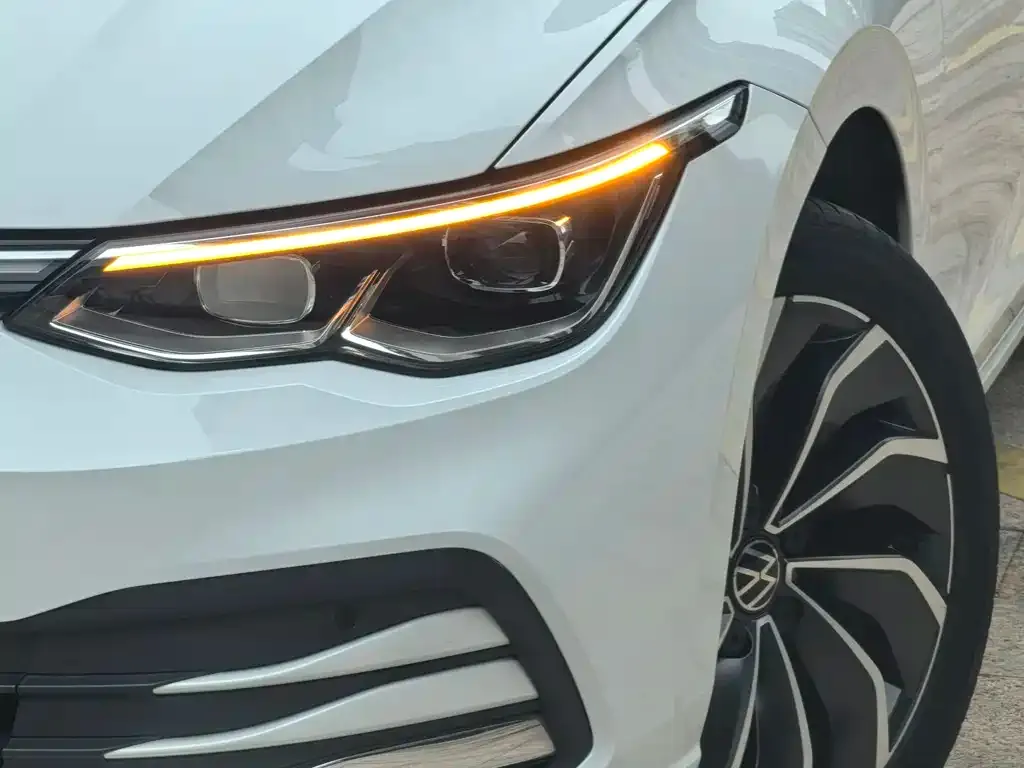 Volkswagen Golf 2023 из CN, фото 2