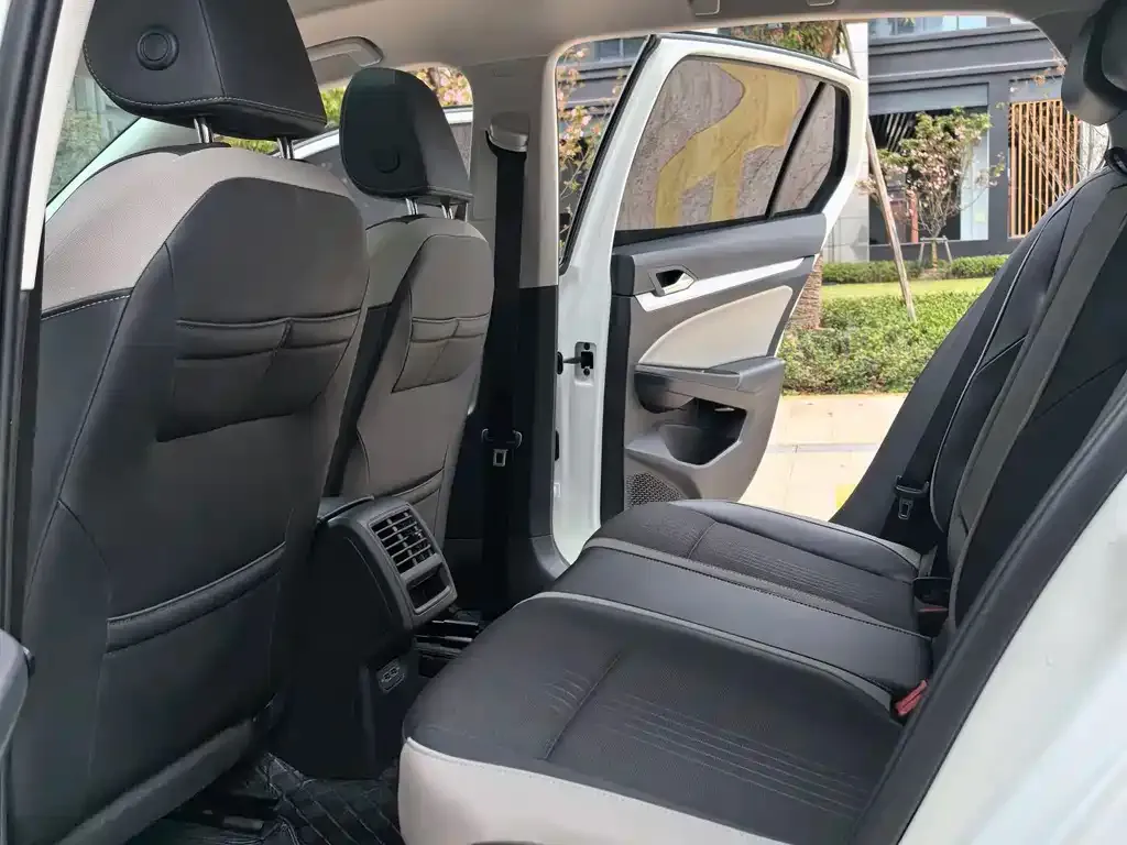 Volkswagen Golf 2023 из CN, фото 5