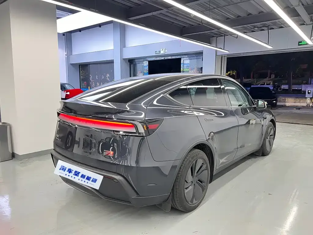 Tesla Model Y 2025 из CN, фото 5