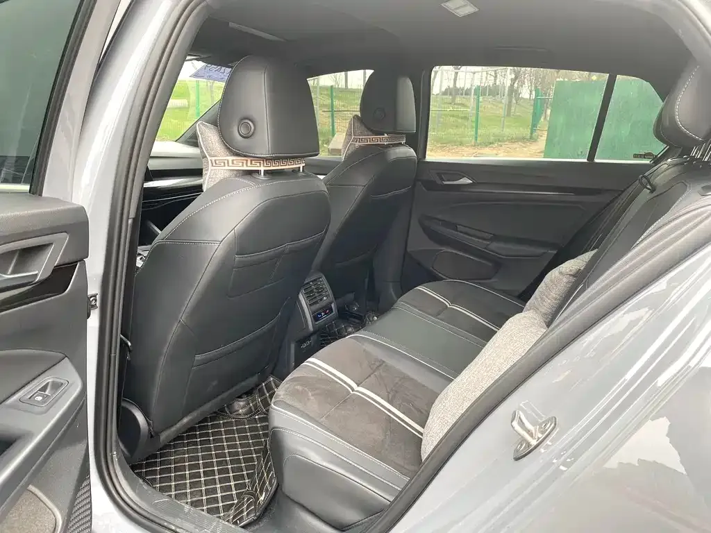 Volkswagen Golf 2022 из CN, фото 3