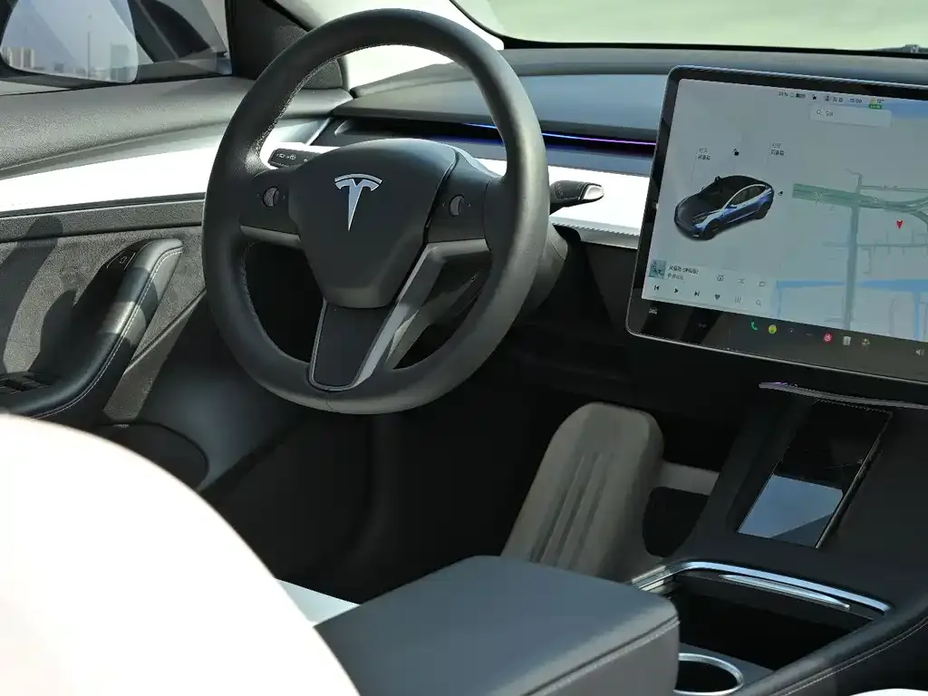 Tesla Model 3 — фото 7