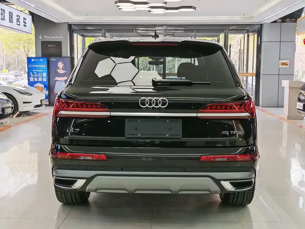 Audi Q7 — фото 8