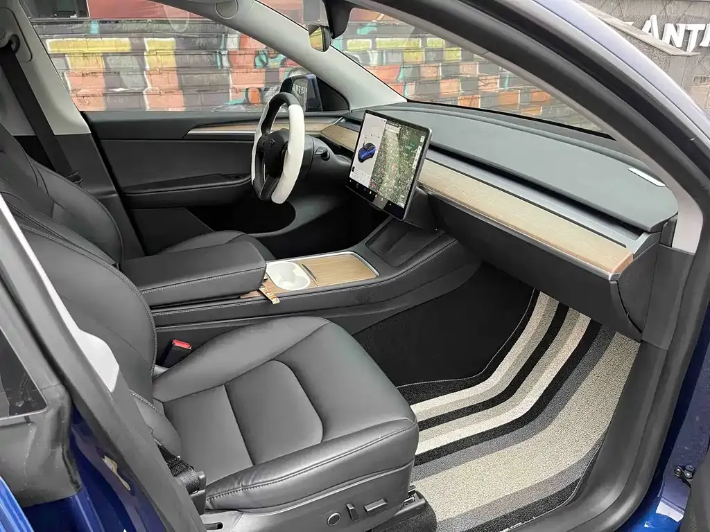 Tesla Model Y — фото 4