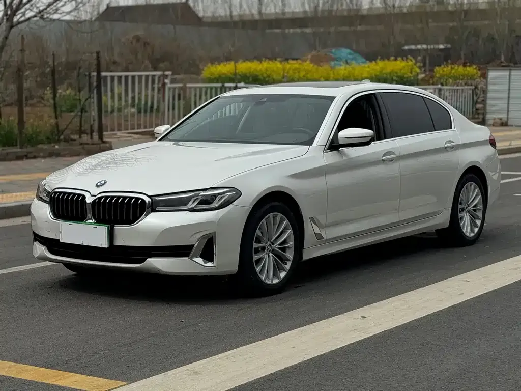 BMW 5 Series — фото 1