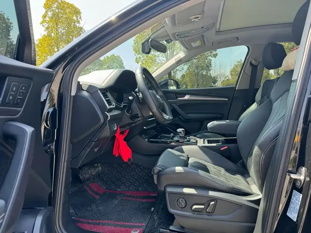 Audi Q5L 2021 из CN, фото 2