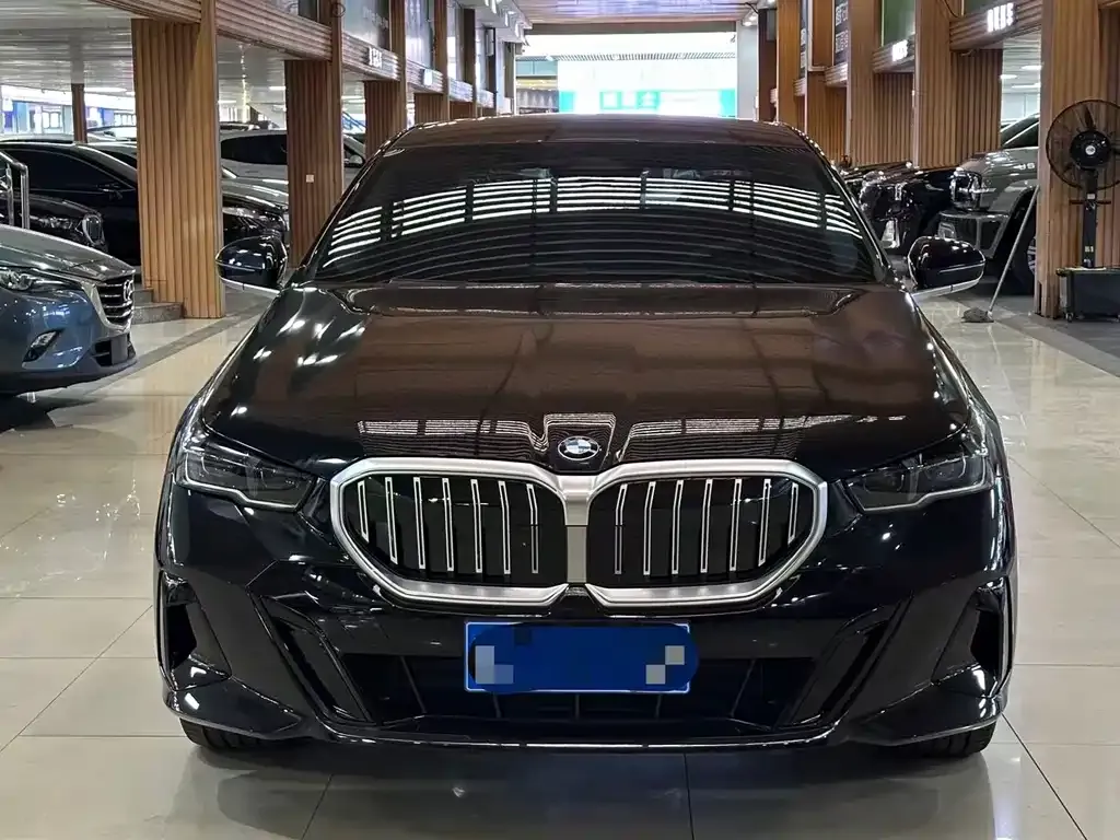 BMW 5 Series — фото 2