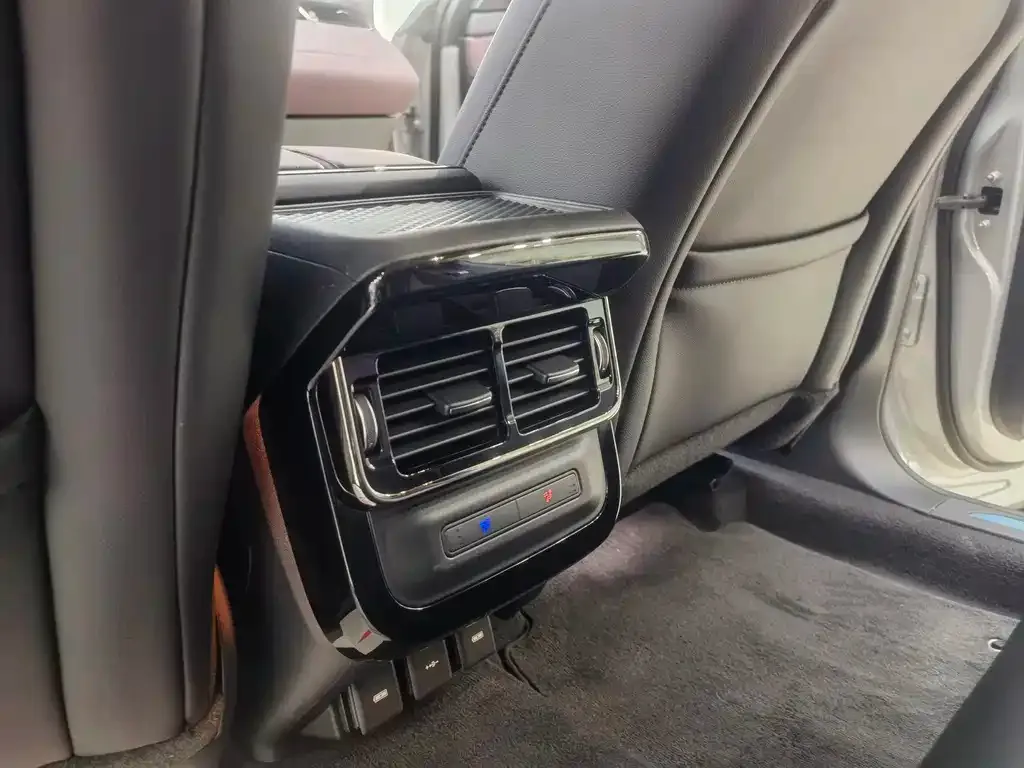 Land Rover Evoque PHEV 2024 из CN, фото 3