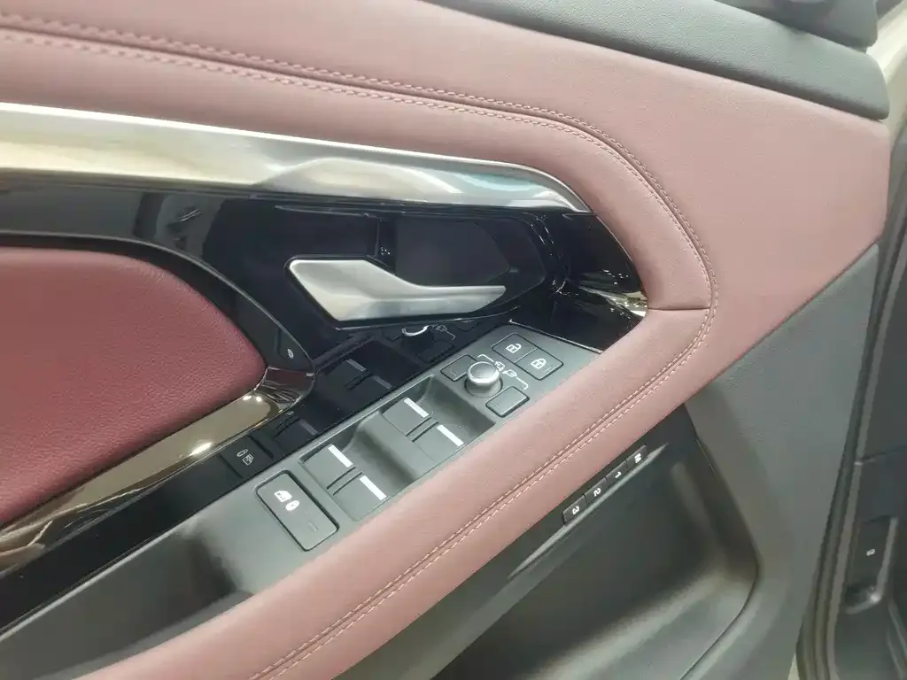 Land Rover Evoque PHEV 2024 из CN, фото 7